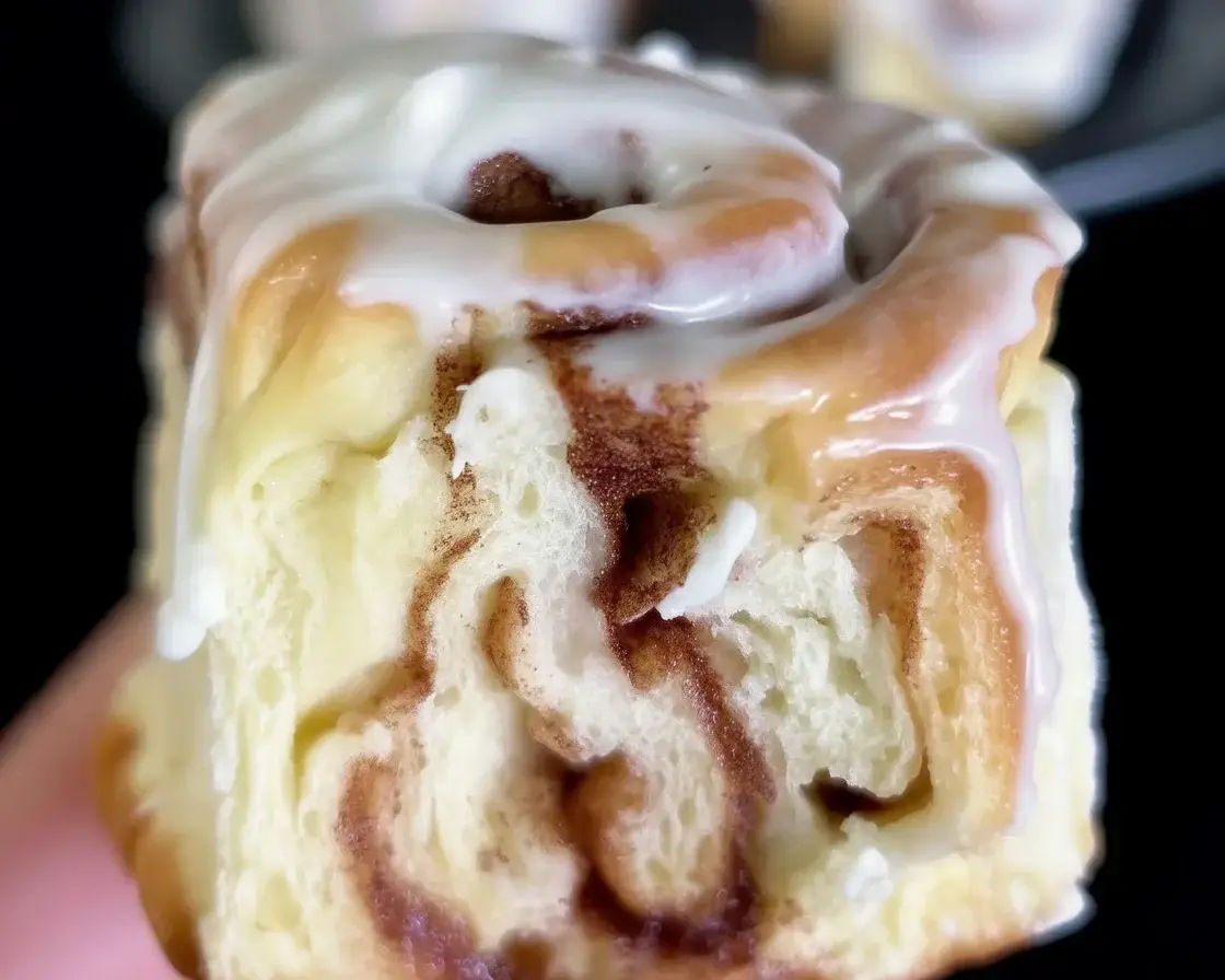 Delicious keto cinnamon rolls topped with cream cheese frosting, low-carb and fluffy.